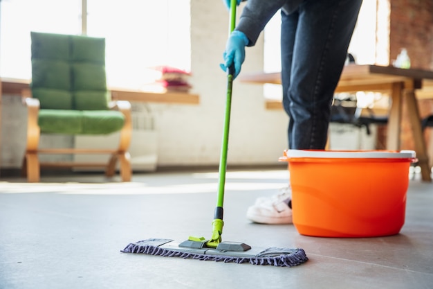 Free photo disinfecting in home