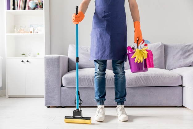 Free photo man cleaning his home